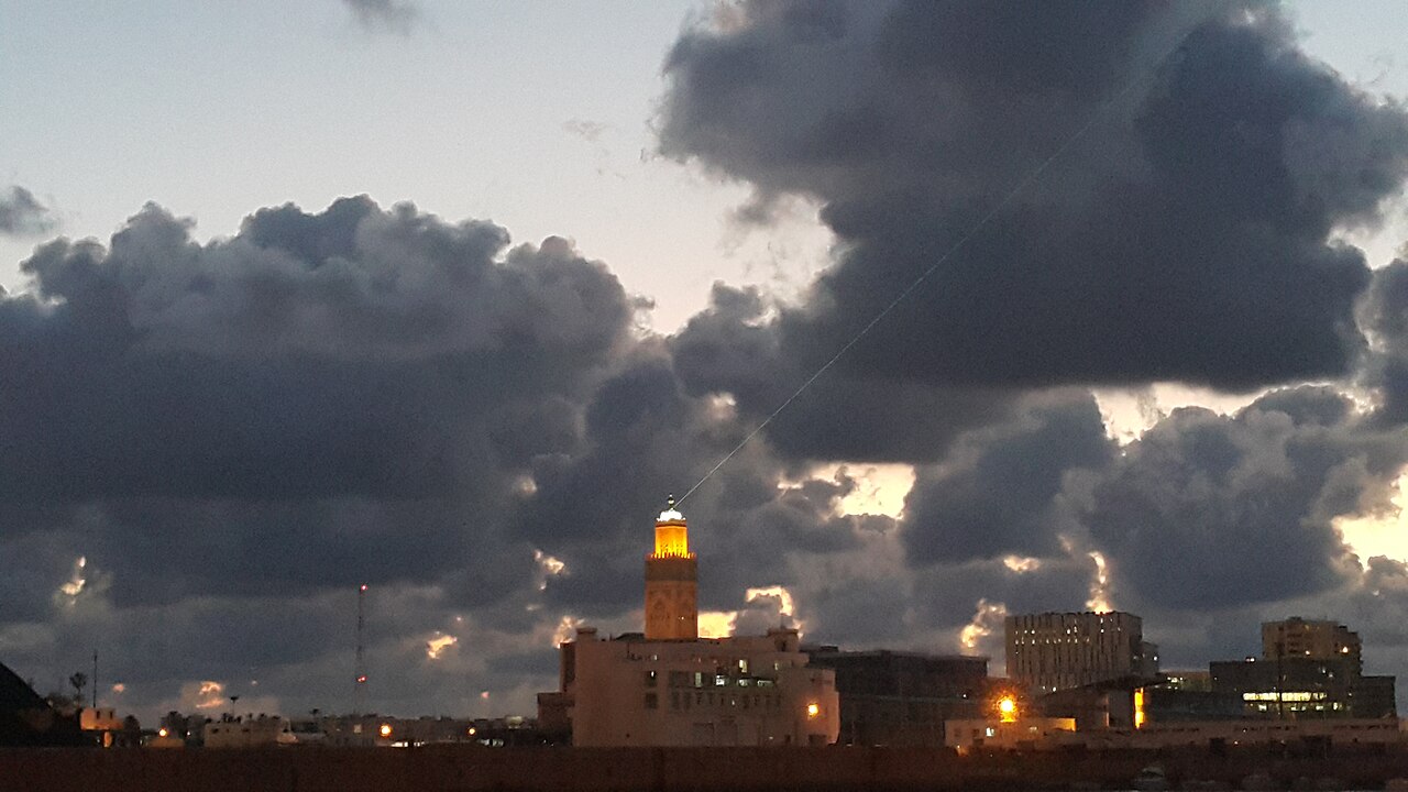 Minaret de la mosquée Hassan II à Casablanca au crépuscule