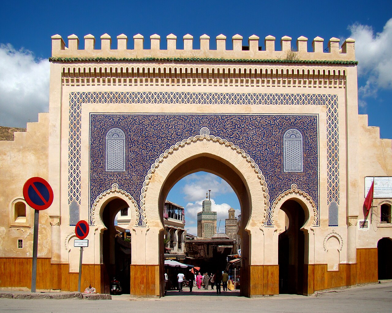 Porte Bab Bou Jeloud, entrée de la médina de Fès